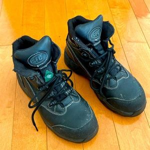 Ladies Work Boots. 7.5. Shoe for Crews. Composite toe.